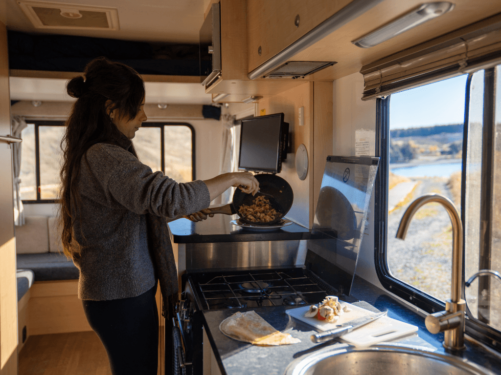 Cooking 6 Berth 43