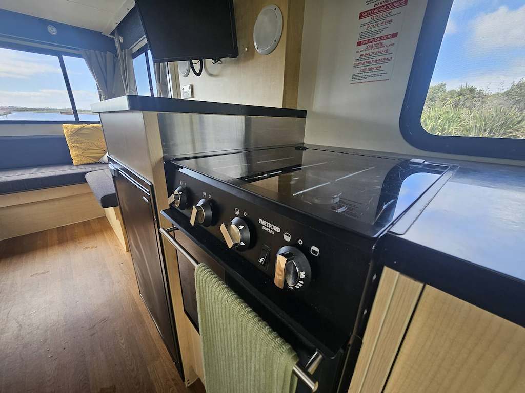 2018 Mercedes Sprinter Talvor 4 Berth Motorhome Auckland, Gas Cooktop and Oven