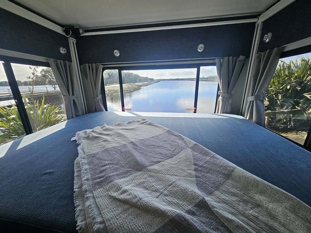 2018 Mercedes Sprinter Talvor 4 Berth Motorhome Auckland, Electric Drop Down Double Bed