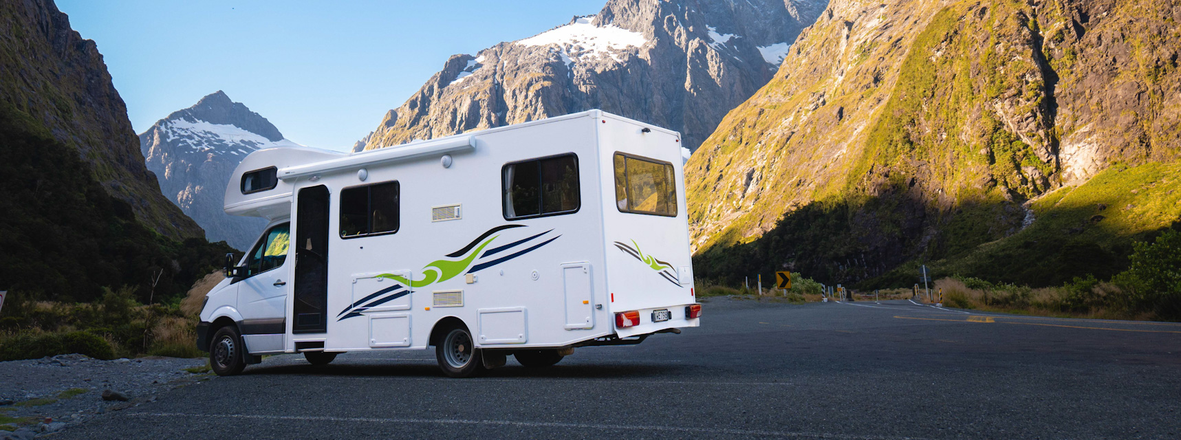 P1800148 cropped +1920x640px